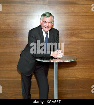 Sir Derek Wanless, Leiter der Langlebigkeit Science Advisory Panel an Rechtliche und Allgemeine, in ihren Büros in der City von London fotografiert. Foto von michae Stockfoto