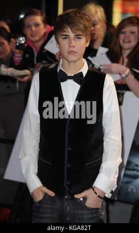 London, ENGLAND - 16. FEBRUAR: Justin Bieber besucht die UK-Premiere von Justin Bieber: Sagen Sie nie in der Cineworld 02 Arena am 16. Februar 2011 in London, England. Trans Ref: FLXX Credit: Hoo-Me.com/MediaPunch Stockfoto