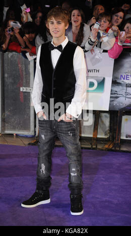 London, ENGLAND - 16. FEBRUAR: Justin Bieber besucht die UK-Premiere von Justin Bieber: Sagen Sie nie in der Cineworld 02 Arena am 16. Februar 2011 in London, England. Trans Ref: FLXX Credit: Hoo-Me.com/MediaPunch Stockfoto