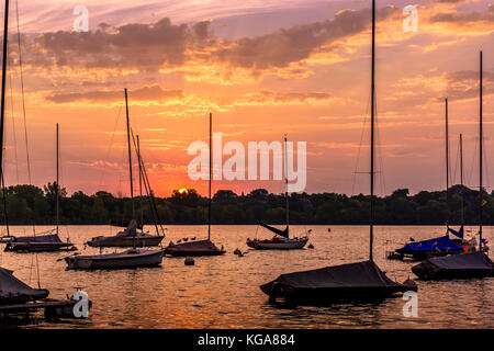 Segelboote günstig auf See Harriet in der Morgendämmerung. Stockfoto