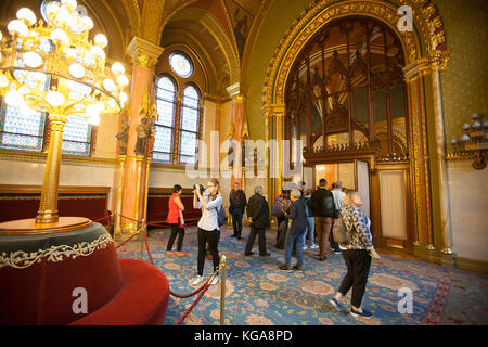 Budapest - 17. September 2017: Im Innenraum der ungarischen Parlament, auch als Parlament von Budapest in dieser Stadt, Stockfoto