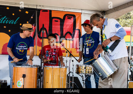 Kinder spielen auf der Bühne beim MONTEREY JAZZ FESTIVAL 60., KALIFORNIEN Stockfoto