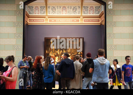 Die Nachtwache Malerei in der Galerie von Rembrandt im Rijksmuseum, dem Museumplein, in Amsterdam, Niederlande Stockfoto