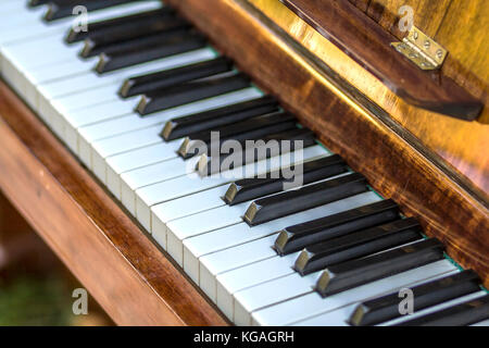 Nahaufnahme der Klaviertasten. Schließen Sie frontalen Ansicht. Stockfoto