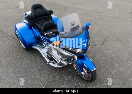 KHABAROWSK, RUSSLAND - 3. Mai 2017: Handmontierte dreirädrige Honda Trake-Motorräder auf ebenem Untergrund in Khabarowsk am 3. Mai 2017 Stockfoto