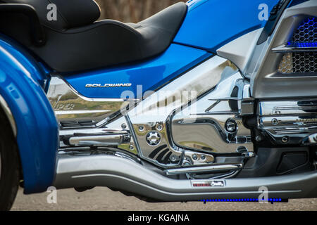 KHABAROWSK, RUSSLAND - 3. Mai 2017: Handmontierte dreirädrige Honda Trake-Motorräder auf ebenem Untergrund in Khabarowsk am 3. Mai 2017 Stockfoto