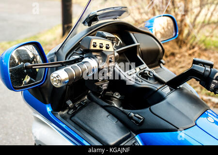 KHABAROWSK, RUSSLAND - 3. Mai 2017: Handmontierte dreirädrige Honda Trake-Motorräder auf ebenem Untergrund in Khabarowsk am 3. Mai 2017 Stockfoto
