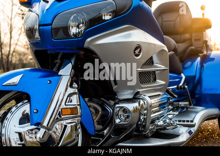 KHABAROWSK, RUSSLAND - 3. Mai 2017: Handmontierte dreirädrige Honda Trake-Motorräder auf ebenem Untergrund in Khabarowsk am 3. Mai 2017 Stockfoto