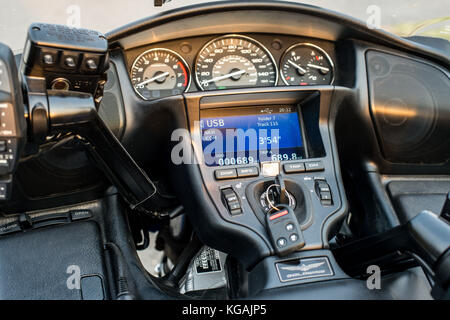 KHABAROWSK, RUSSLAND - 3. Mai 2017: Handmontierte dreirädrige Honda Trake-Motorräder auf ebenem Untergrund in Khabarowsk am 3. Mai 2017 Stockfoto