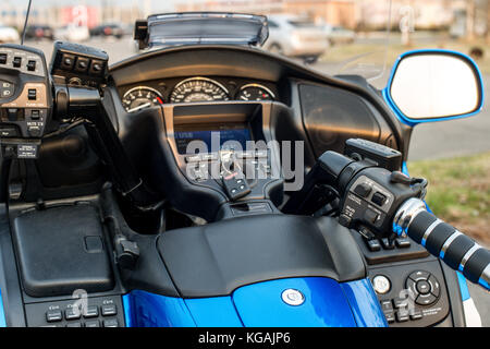 KHABAROWSK, RUSSLAND - 3. Mai 2017: Handmontierte dreirädrige Honda Trake-Motorräder auf ebenem Untergrund in Khabarowsk am 3. Mai 2017 Stockfoto