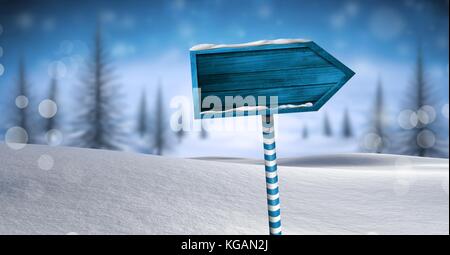 Digital composite der hölzernen Wegweiser in Weihnachten Winter Landschaft Stockfoto