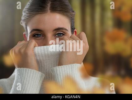 Digital composite des Gesichts der Frau im Wald mit Blättern Stockfoto