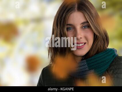 Digital composite des Gesichts der Frau im Wald mit Blättern Stockfoto