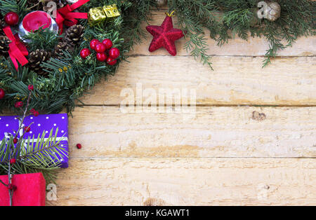 Weihnachten Dekoration auf einer hölzernen Hintergrund Stockfoto