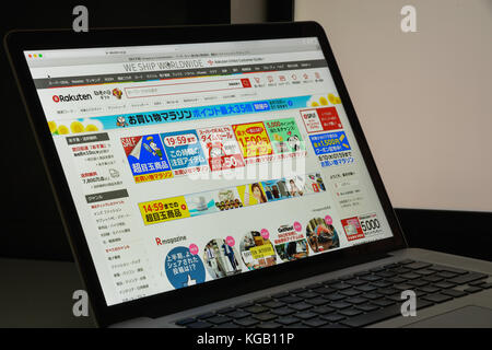 Mailand, Italien - 10. August 2017: Website von Rakuten. Es ist ein japanisches Unternehmen für elektronischen Geschäftsverkehr und Internet mit Sitz in Tokio. Rakuten Logo Visib Stockfoto