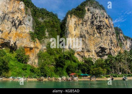 Phra Nang Beach, Krabi, Thailand - Kalkstein Karst von Beach Stockfoto