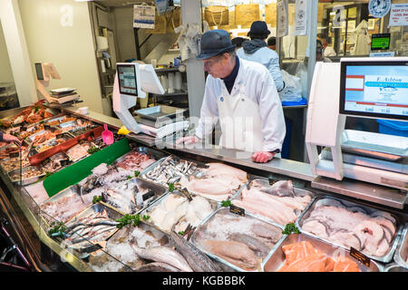 Ashton, Fischhändler, frischen Fisch, Meeresfrüchte, Stall, Shop, Anzeige, Cardiff, Cardiff, Hauptstadt von Wales, Walisisch, Großbritannien, Großbritannien, Europa, Stockfoto