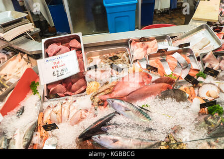 Ashton, Fischhändler, frischen Fisch, Meeresfrüchte, Stall, Shop, Anzeige, Cardiff, Cardiff, Hauptstadt von Wales, Walisisch, Großbritannien, Großbritannien, Europa, Stockfoto