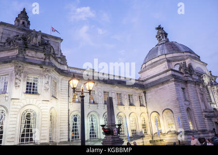 City Hall, Civic Center, Sonnenuntergang, Sonnenuntergang, Abend, Licht, Herz, der, Cardiff, Hauptstadt von Wales, Walisisch, Großbritannien, Großbritannien, Europa, Stockfoto