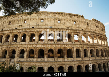 Rom, Italien, 2. September 2017: Eine der beliebtesten Städte in der Welt - römische Kolosseum. Ein Blick von außen. Stockfoto