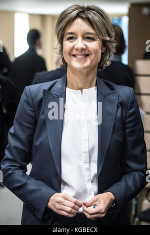 Brüssel, Bxl, Belgien November 2017. Spanische Landwirtschafts- und Fischereiministerin Isabel Garcia Tejerina vor der Tagung der Minister für Landwirtschaft und Fischerei über den nachhaltigen Einsatz von Pestiziden am Sitz des Europäischen Rates in Brüssel, Belgien, am 06.11.2017 von Wiktor Dabkowski Credit: Wiktor Dabkowski/ZUMA Wire/Alamy Live News Stockfoto