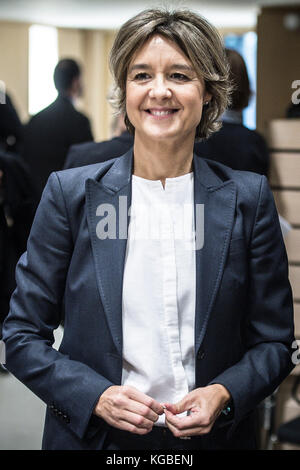 Brüssel, Belgien November 2017. Spanische Landwirtschafts- und Fischereiministerin Isabel Garcia Tejerina vor dem Treffen der Minister für Landwirtschaft und Fischerei über den nachhaltigen Einsatz von Pestiziden am Sitz des Europäischen Rates in Brüssel, Belgien am 06.11.2017 von Wiktor Dabkowski | Nutzung weltweit Credit: dpa/Alamy Live News Stockfoto