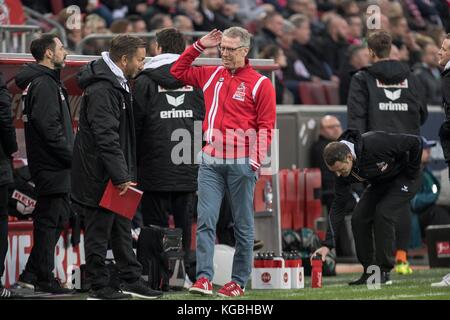 Köln, Deutschland. Januar 2016. Frust vor der Koelner Bank um Trainer Peter STOEGER (Stoger, K)(Mi.); Fussball 1. Bundesliga, 11. Spieltag, FC Köln (K) - TSG 1899 Hoffenheim (1899) 0:3, am 05.11.2017 in Köln. |Nutzung weltweit Guthaben: dpa/Alamy Live News Stockfoto