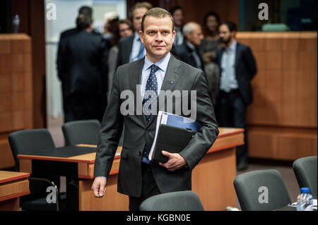 Brüssel, Belgien November 2017. Finnischer Finanzminister Petteri Orpo zu Beginn der Eurogruppe treffen sich die Finanzminister der einheitlichen Währung DER EUROZONE am 06.11.2017 am EU-Hauptsitz in Brüssel, Belgien von Wiktor Dabkowski | Nutzung weltweit Credit: dpa/Alamy Live News Stockfoto