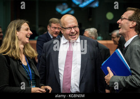 Brüssel, Belgien. 06.. November 2017. Amtierender Bundesfinanzminister Peter Altmaier zu Beginn der Eurogroup treffen sich die Finanzminister der Euro-Zone-Einheitswährung am 06.11.2017 am EU-Hauptsitz in Brüssel, Belgien von Wiktor Dabkowski | Nutzung weltweit Quelle: dpa/Alamy Live News Stockfoto