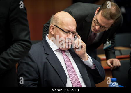 Brüssel, Belgien. 06.. November 2017. Amtierender Bundesfinanzminister Peter Altmaier zu Beginn der Eurogroup treffen sich die Finanzminister der Euro-Zone-Einheitswährung am 06.11.2017 am EU-Hauptsitz in Brüssel, Belgien von Wiktor Dabkowski | Nutzung weltweit Quelle: dpa/Alamy Live News Stockfoto