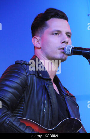 Nashville, Tennessee, USA. Juni 2015. November 2017: Nashville, Tennessee: Devin Dawson. Vevo feiert die 51. Jährlichen CMA Awards mit einer exklusiven CMA-Version von Vevo Live. Mit Auftritten, Videopremieren und Auftritten von vielen der größten Namen und aufstrebenden Stars der Country-Musik fand die Veranstaltung in den Theil Studios statt. Foto: Dara-Michelle Farr/AdMedia Credit: Dara-Michelle Farr/AdMedia/ZUMA Wire/Alamy Live News Stockfoto