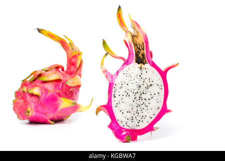 Dragon Fruit Slices auf weißem Hintergrund Stockfoto