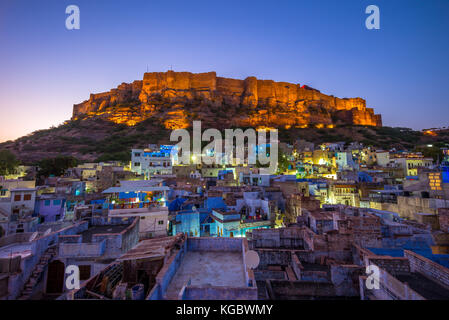 Nachtansicht von Jodhpur und Mehrangarh Fort in Jodhpur Stockfoto