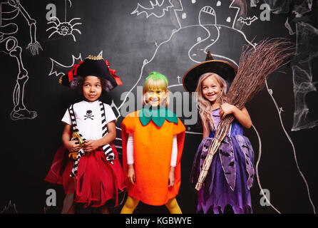 Gruppe von Kindern bei Halloween Stockfoto