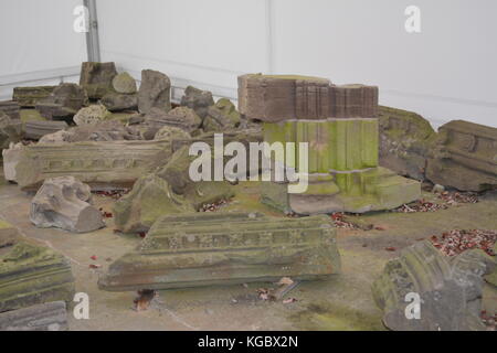 Mauerwerk alten roten Sandsteinquader der geschnitzten Stein auf Tintern Abbey monmouth Wales UK Vereinigtes Königreich Stockfoto