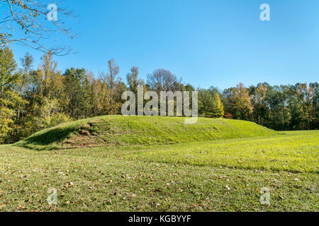 Bear Creek mound und Dorf Ort entlang der Natchez Trace Parkway in Mississippi gebaut irgendwann zwischen 1100 und 1300 N.chr. für zeremonielle oder Elite re Stockfoto