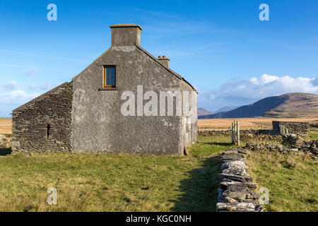 Alten, verlassenen, einsamen Haus renovierungsbedürftig, Valentia Island, Co.Kerry, Irland Stockfoto