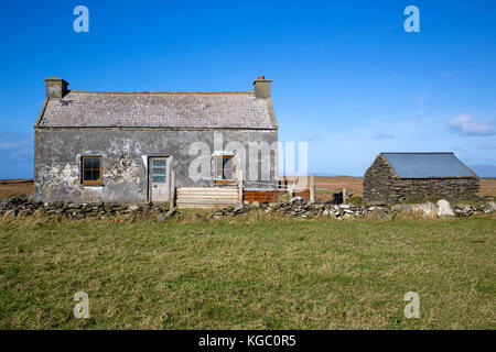 Alten, verlassenen, einsamen Haus renovierungsbedürftig, Valentia Island, Co.Kerry, Irland Stockfoto