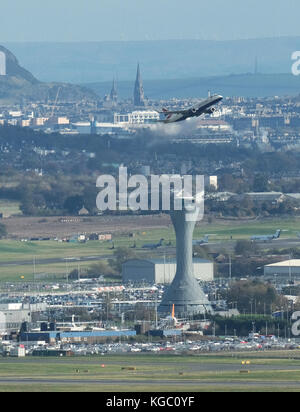 Ein britisches Flugzeug Airways nimmt sie an der Edinburgh Airport, Ingliston, Edinburgh. Stockfoto