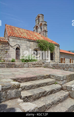 Die vor-römischen Kirche Santa Maria in Punta in Budva in 840 gebaut wurde, die von den Benediktinern wurde später von den Franziskanern übernommen. Stockfoto