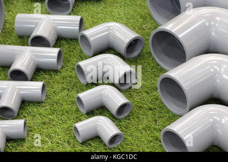 Winkelstück und drei Weise PVC-Fittings Steckverbinder für Sanitär- und Rohrarbeiten Stockfoto