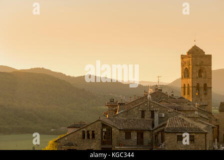 Die durch die Stadt von Ainsa in der Provinz Huesca Stockfoto