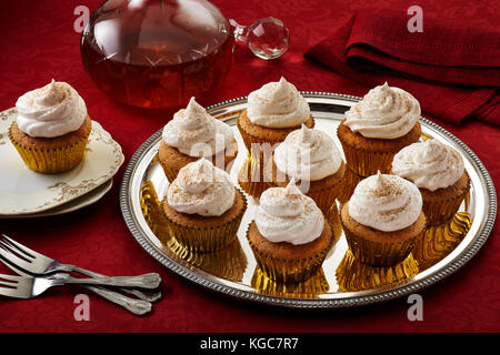 Honig eierpunsch Cupcakes Stockfoto