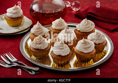 Honig eierpunsch Cupcakes Stockfoto