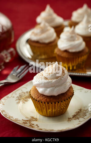 Honig eierpunsch Cupcakes Stockfoto