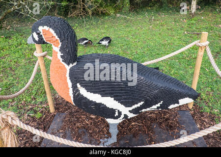 Bruce, Red breasted Goose, Lego, Ziegel, Ziegel, Tier Trail und echten Vögel, in Llanelli, Feuchtgebiete, Center, WWT, Carmarthenshire, Wales, Welsh, Großbritannien, Großbritannien, Europa, Stockfoto