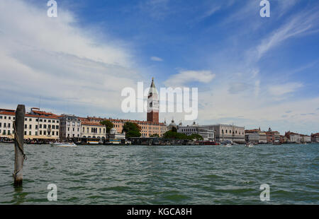 Das Wahrzeichen Campanile di San Marco, dem Glockenturm der Basilika Kathedrale Patriarchenpalast di San Marco (der Patriarchal-kathedrale Basilika des Heiligen m Stockfoto