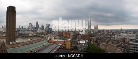 Panoramablick auf die Skyline von London aus einer hohen Aussichtspunkt in Southwark, südlich der Themse. Stockfoto