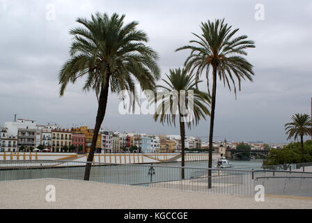 Blick auf den Fluss Guadalquivir, Triana, Sevilla, Spanien Stockfoto