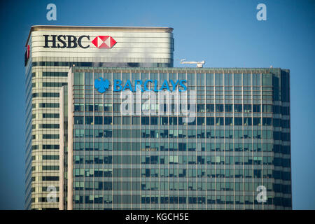 Anzeigen von HSBC Tower, Stammsitz der HSBC-Gruppe und 1 Churchill Place, dem Hauptsitz der Barclays am Canary Wharf in den Londoner Docklands Stockfoto